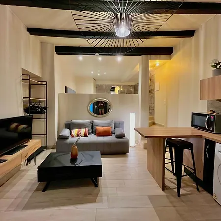 Beau F2 Centre Apartment *